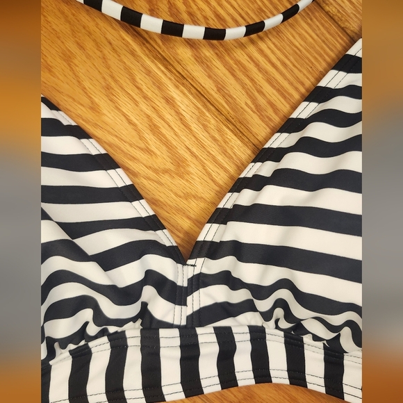 Cocoship Black And White Striped Women's Size 16 Bikini Halter Top NWT - Picture 4 of 11